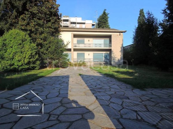 casa indipendente in vendita a Gallarate in zona Sciarè