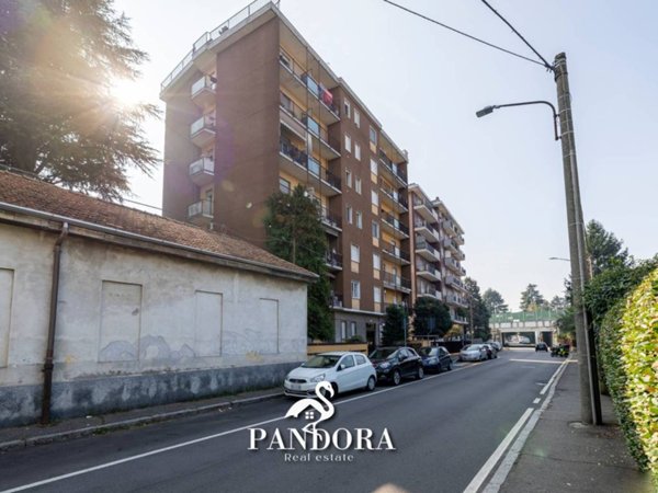 appartamento in vendita a Gallarate in zona Sciarè