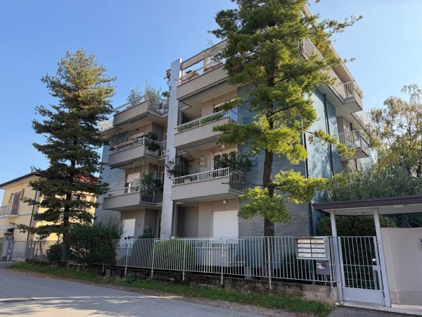 appartamento in vendita a Gallarate in zona Arnate