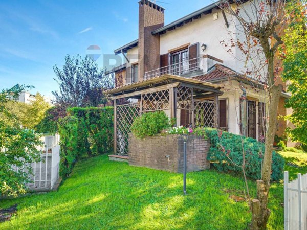 casa indipendente in vendita a Gallarate