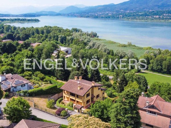 casa indipendente in vendita a Galliate Lombardo
