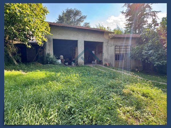 terreno edificabile in vendita a Galliate Lombardo