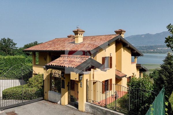 casa indipendente in vendita a Galliate Lombardo