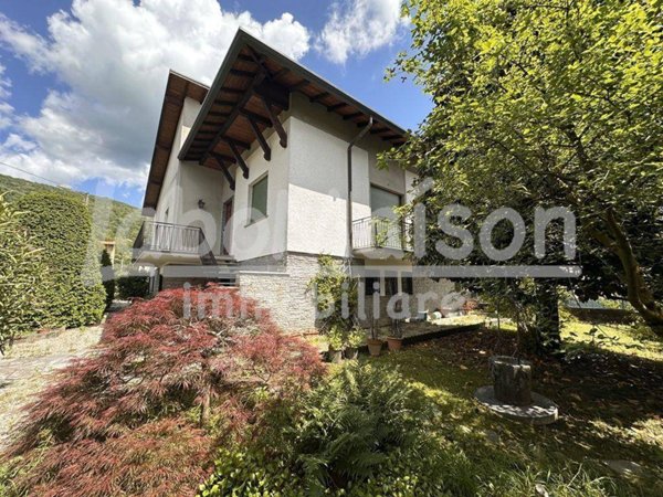 casa indipendente in vendita a Gavirate