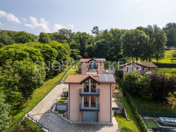 casa indipendente in vendita a Gavirate