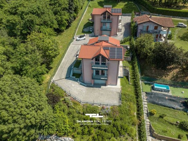 casa indipendente in vendita a Gavirate