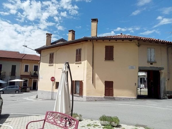 casa indipendente in vendita a Gavirate