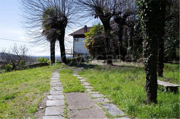 casa indipendente in vendita a Gavirate