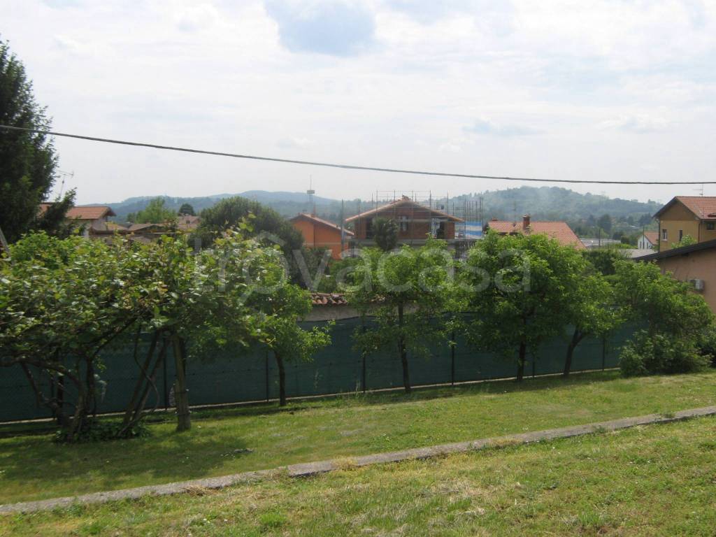 terreno edificabile in vendita a Gavirate