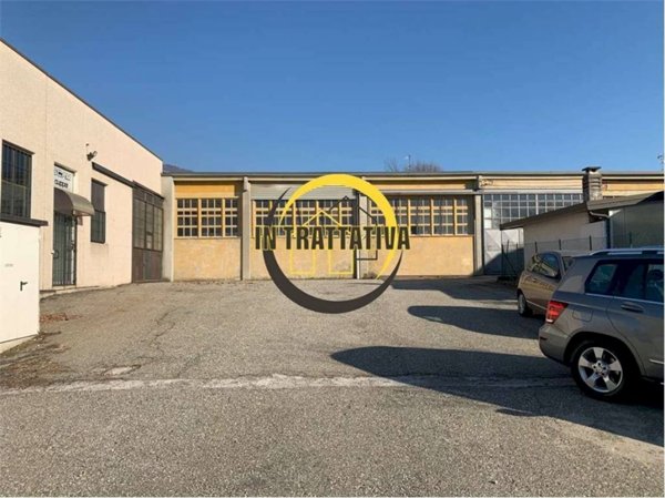 capannone in vendita a Gavirate in zona Oltrona al Lago