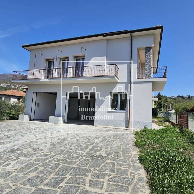 casa indipendente in vendita a Gavirate