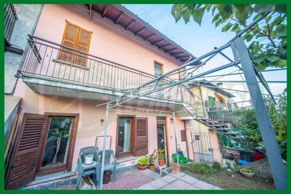 casa indipendente in vendita a Gavirate