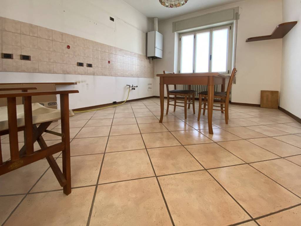 appartamento in vendita a Gavirate in zona Oltrona al Lago