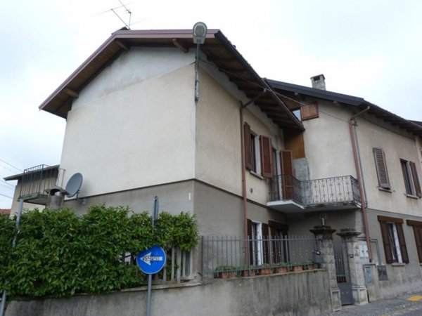 appartamento in vendita a Gavirate