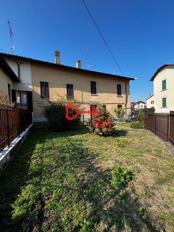 casa indipendente in vendita a Gavirate in zona Voltorre