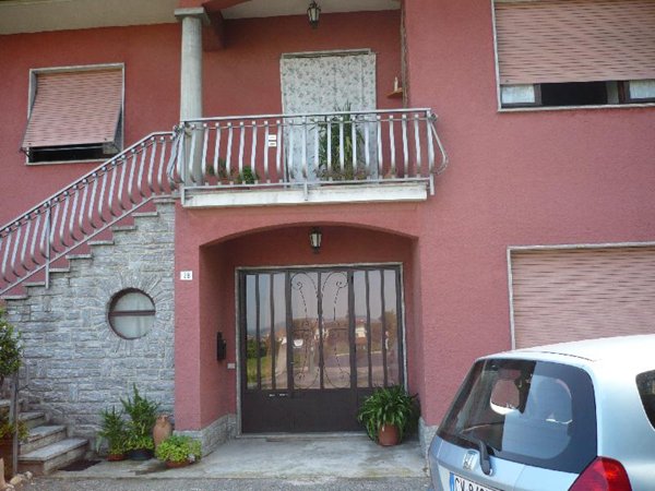 casa indipendente in vendita a Gavirate