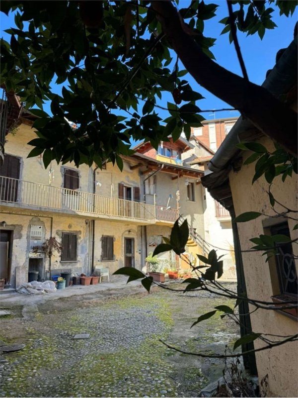 appartamento in vendita a Gavirate