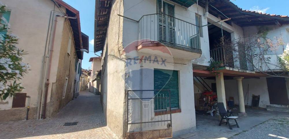 casa indipendente in vendita a Gavirate