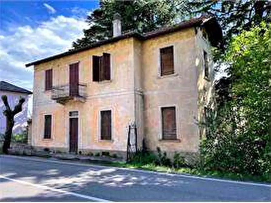 casa indipendente in vendita a Gavirate
