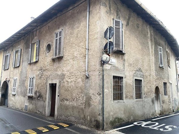 casa semindipendente in vendita a Gavirate