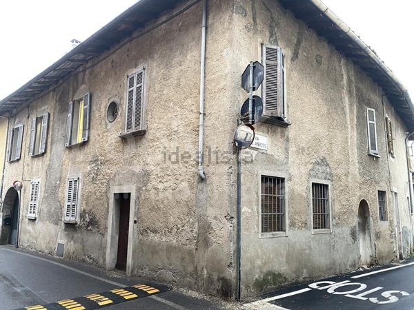 casa indipendente in vendita a Gavirate