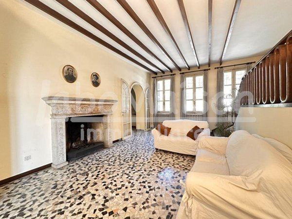 casa indipendente in vendita a Gavirate