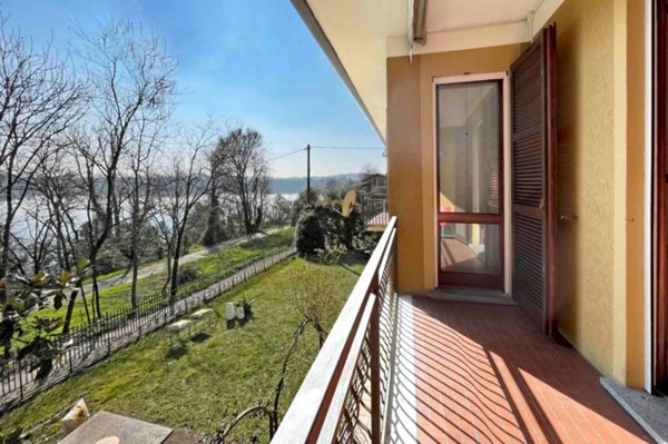 casa indipendente in vendita a Gavirate