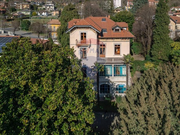 casa indipendente in vendita a Gavirate