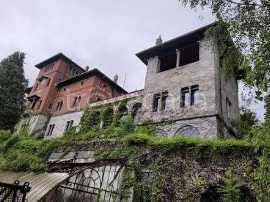 casa indipendente in vendita a Gavirate