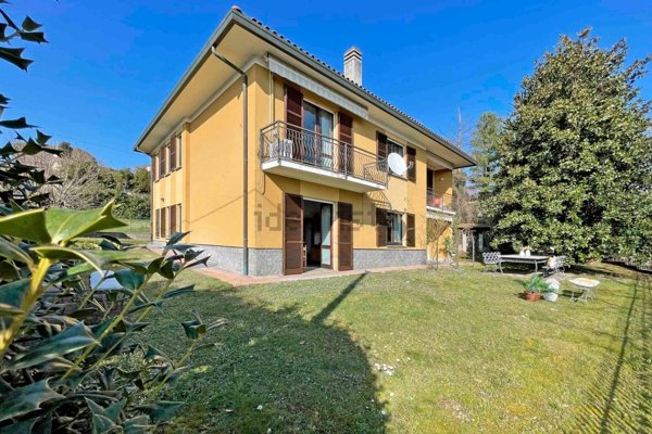 casa indipendente in vendita a Gavirate