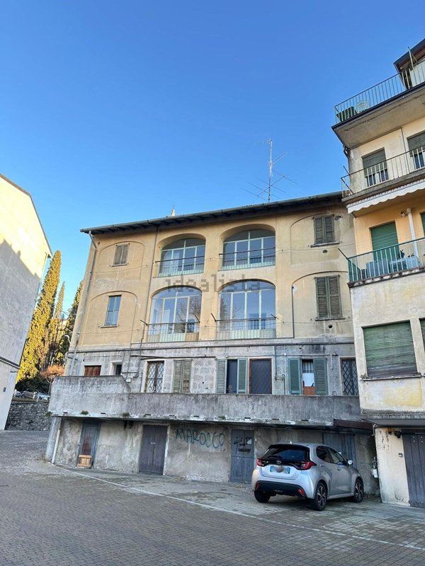 casa indipendente in vendita a Gavirate