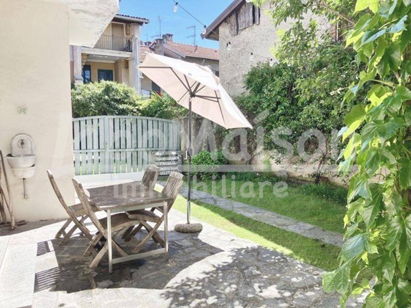 casa indipendente in vendita a Gavirate