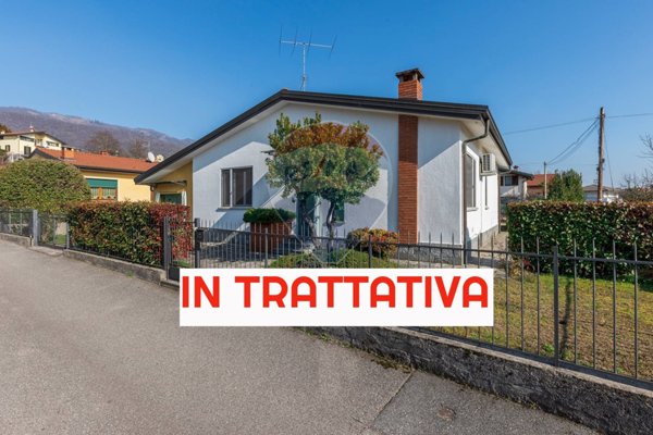 casa indipendente in vendita a Gavirate