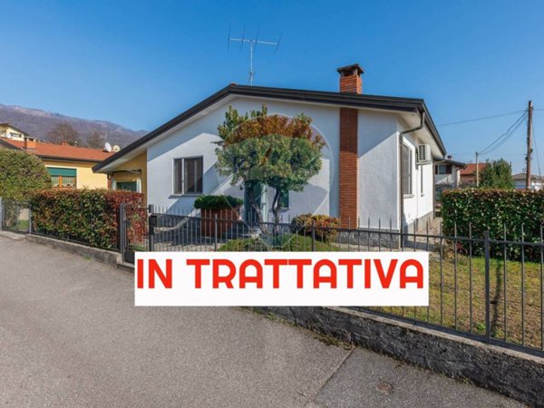 casa indipendente in vendita a Gavirate