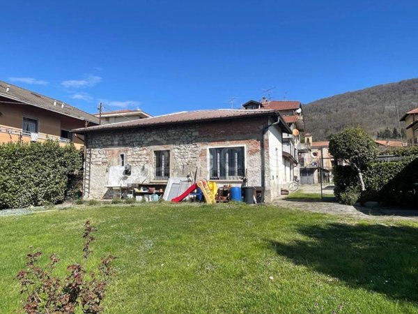 casa indipendente in vendita a Gavirate