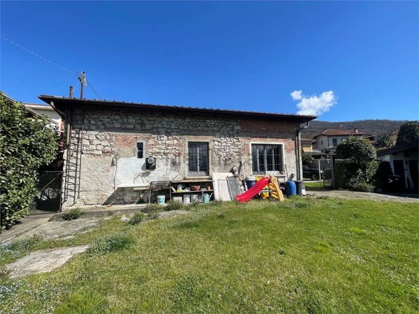 casa indipendente in vendita a Gavirate