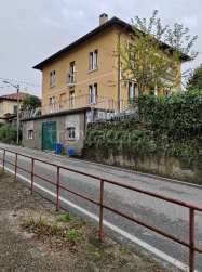 casa indipendente in vendita a Gavirate