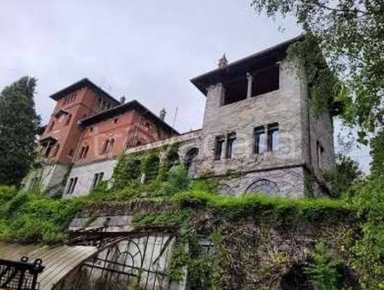 villa in vendita a Gavirate