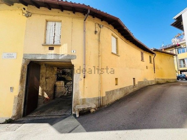 appartamento in vendita a Gavirate