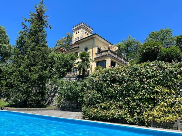 casa indipendente in vendita a Gavirate