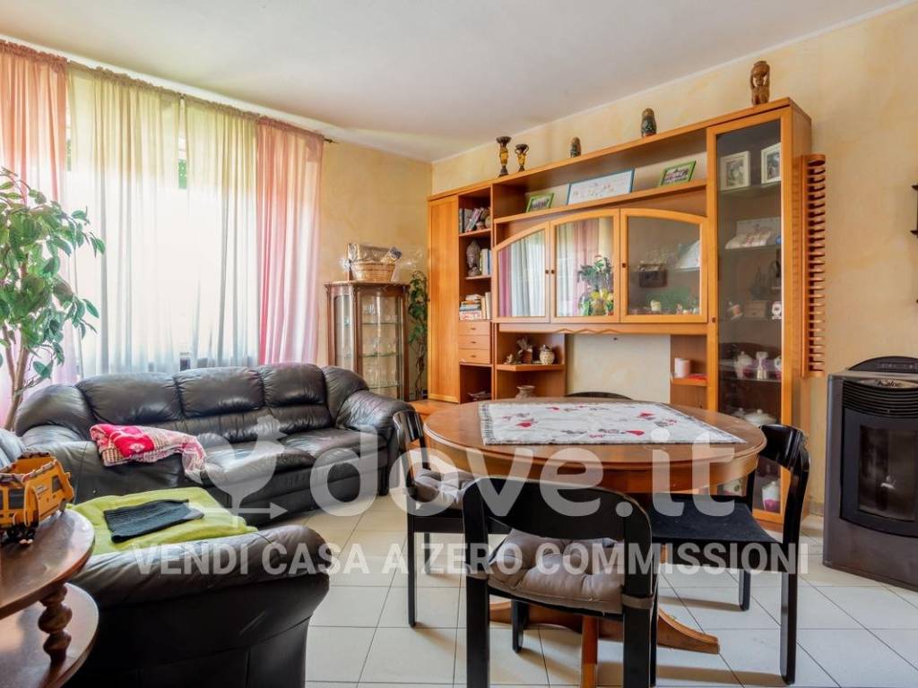 appartamento in vendita a Gavirate