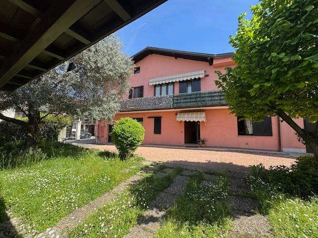 casa indipendente in vendita a Gavirate