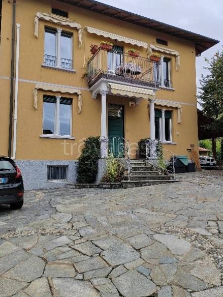casa indipendente in vendita a Gavirate