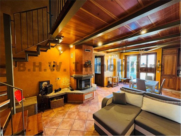 esavano in vendita a Gavirate