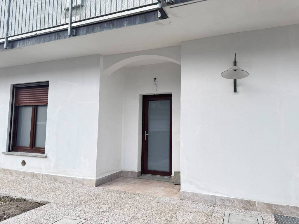 appartamento in vendita a Gavirate in zona Voltorre