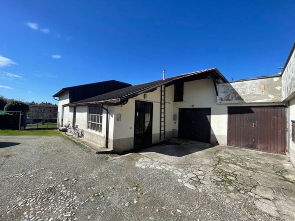 casa indipendente in vendita a Gavirate