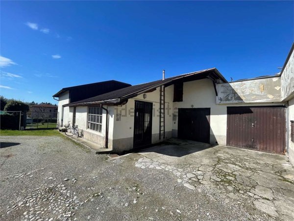 casa indipendente in vendita a Gavirate