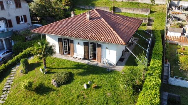 casa indipendente in vendita a Gavirate