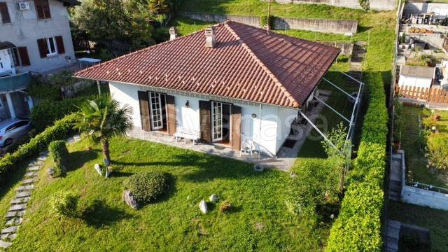 casa indipendente in vendita a Gavirate