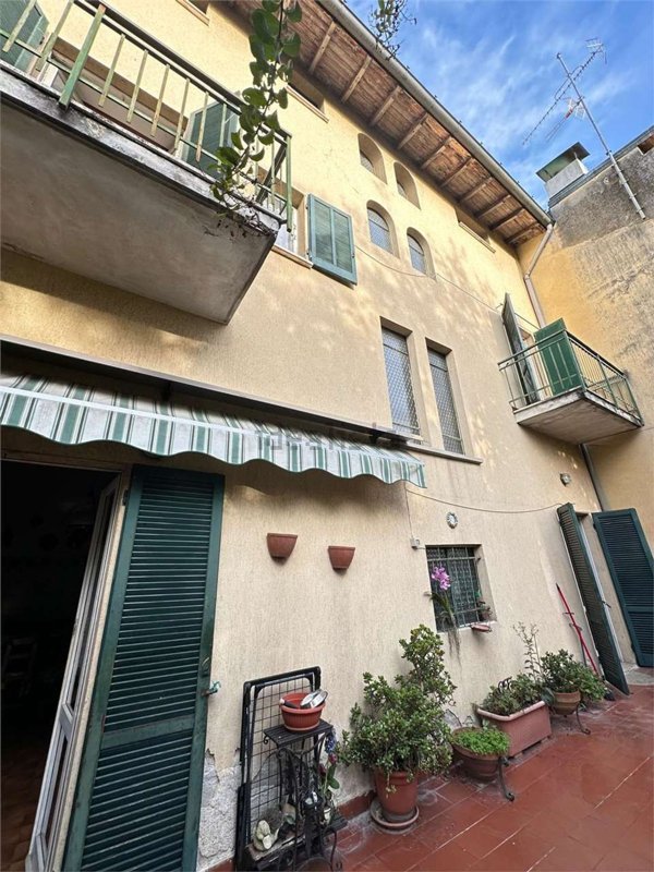 casa indipendente in vendita a Gavirate